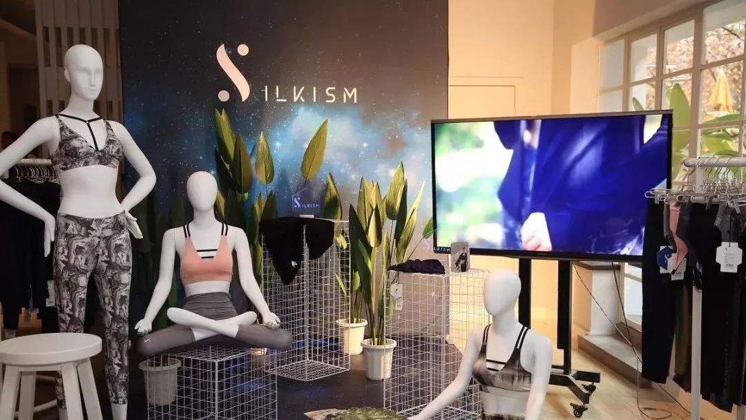 SILKISM | 回顾SILKISM城市绿洲yoga party，共迎2018！